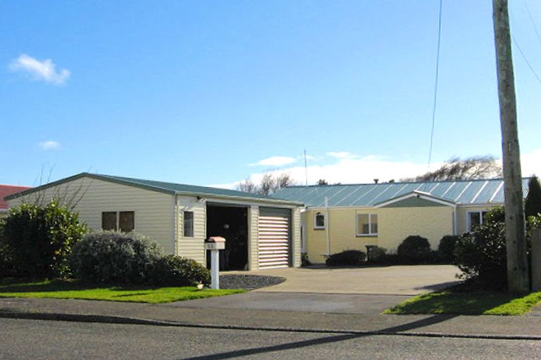 Photo of property in 52 Renfrew Street, Waikiwi, Invercargill, 9810
