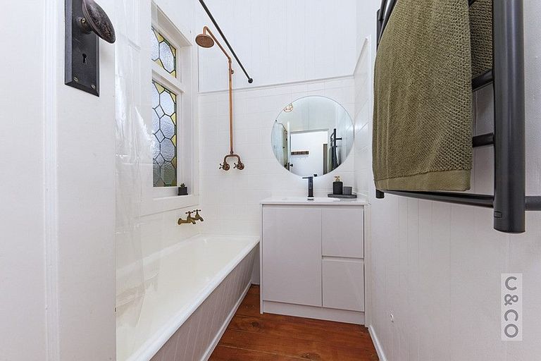 Photo of property in 30-32 Great North Road, Riverhead, 0820