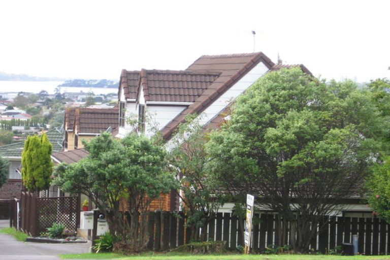 Photo of property in 4229 Great North Road, Glendene, Auckland, 0602