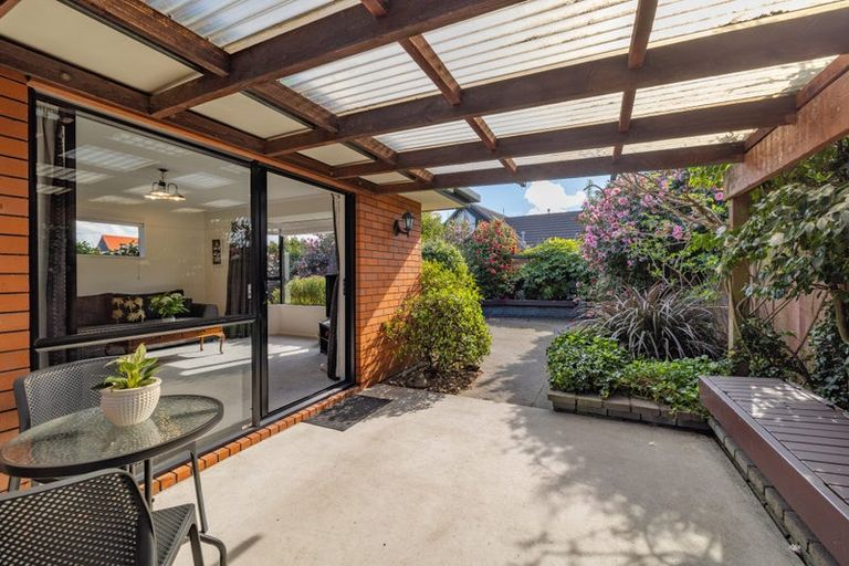 Photo of property in 2/6 Goodall Place, Redwood, Christchurch, 8051