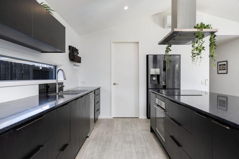 Photo of property in 27 Hiria Crescent, Papamoa Beach, Papamoa, 3118