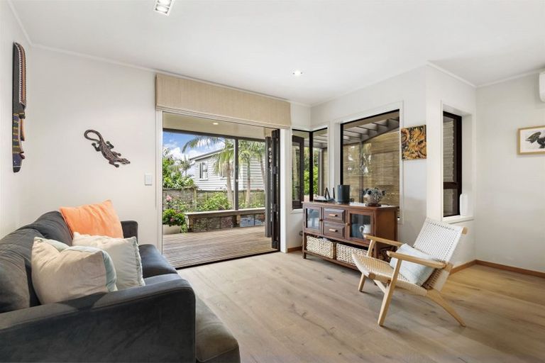 Photo of property in 9a Huntly Road, Campbells Bay, Auckland, 0630