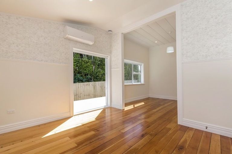 Photo of property in 1/1 Balmain Road, Birkenhead, Auckland, 0626