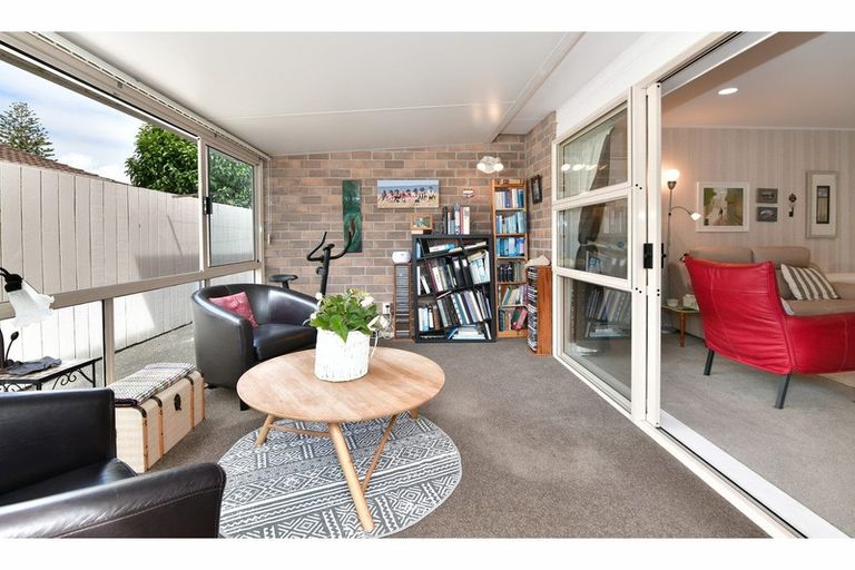 Photo of property in 2/11 Milton Road, Orewa, 0931