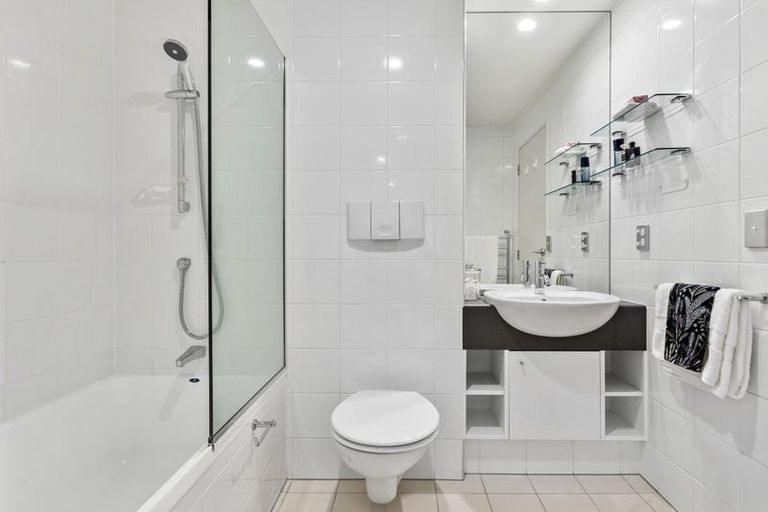 Photo of property in Sanctum Apartment, 10 Ebor Street, Te Aro, Wellington, 6011