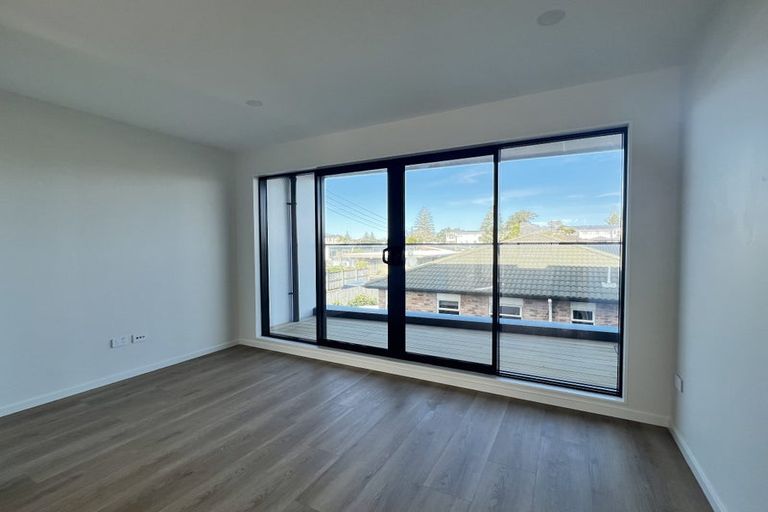 Photo of property in 8/35 Centreway Road, Orewa, 0931