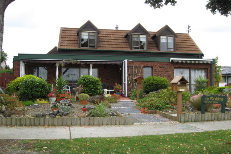 Photo of property in 88 Kiwi Esplanade, Mangere Bridge, Auckland, 2022