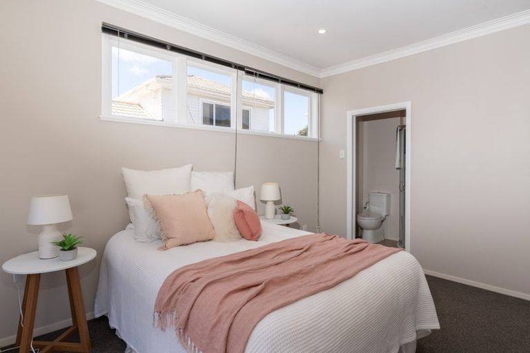 Photo of property in 7b Romney Square, Tawa, Wellington, 5028