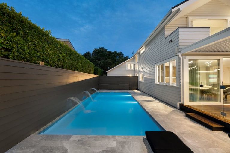 Photo of property in 39 Maungakiekie Avenue, Greenlane, Auckland, 1051