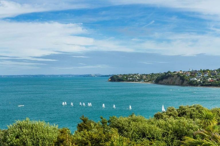 Photo of property in 1/25 Churchill Road, Murrays Bay, Auckland, 0630