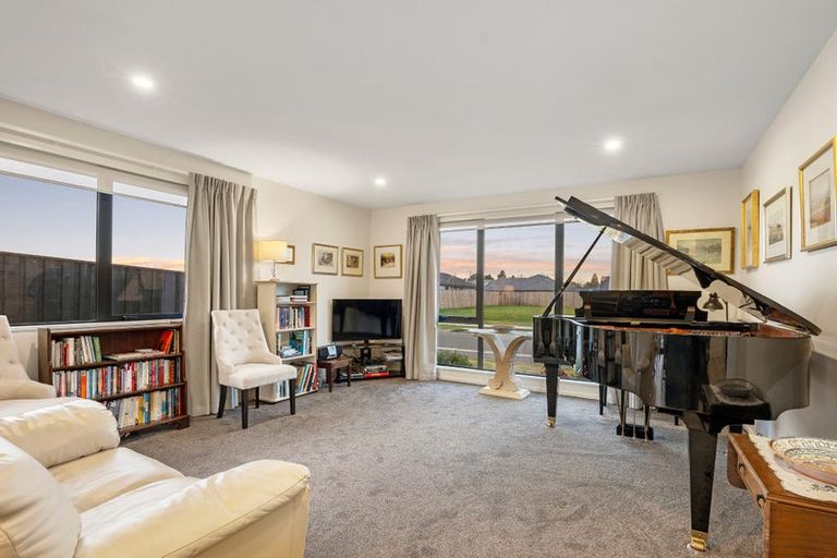 Photo of property in 8 Hanmer Crescent, Rangiora, 7400