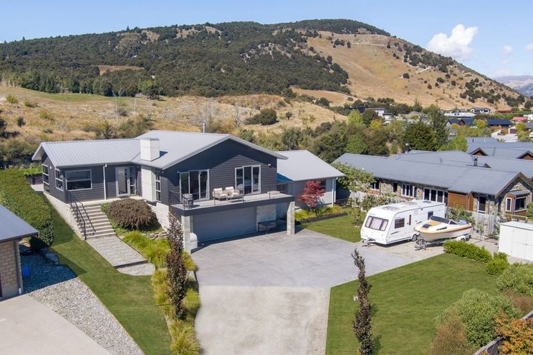 Photo of property in 16 Bevan Place, Wanaka, 9305