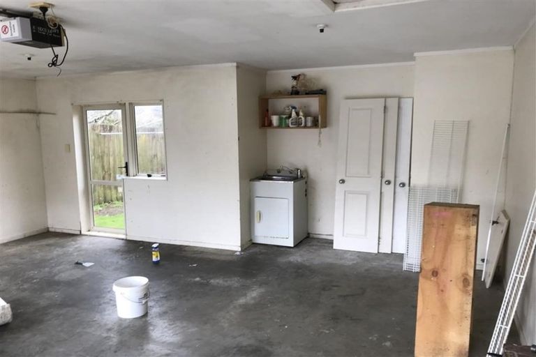 Photo of property in 25 Loughinisland Place, Weymouth, Auckland, 2103