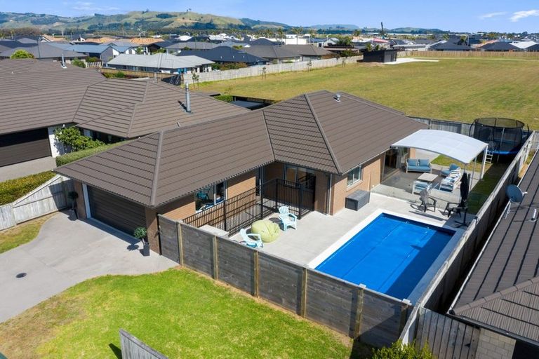 Photo of property in 18 Kamahi Crescent, Papamoa Beach, Papamoa, 3118