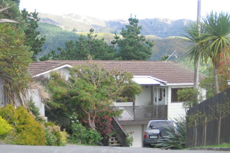 Photo of property in 56 Woodhouse Avenue, Karori, Wellington, 6012
