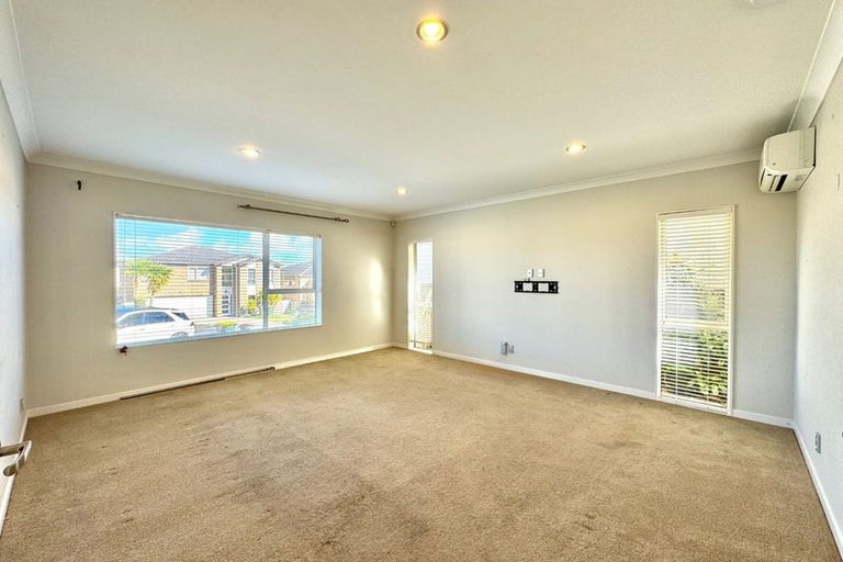 Photo of property in 10 Palazzo Close, Flat Bush, Auckland, 2019