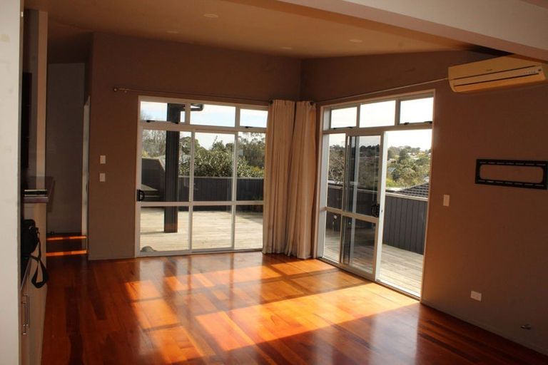 Photo of property in 37 Gledstane Road, Stanmore Bay, Whangaparaoa, 0932