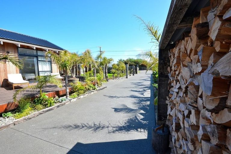 Photo of property in 33 Rauparaha Street, Waikanae Beach, Waikanae, 5036