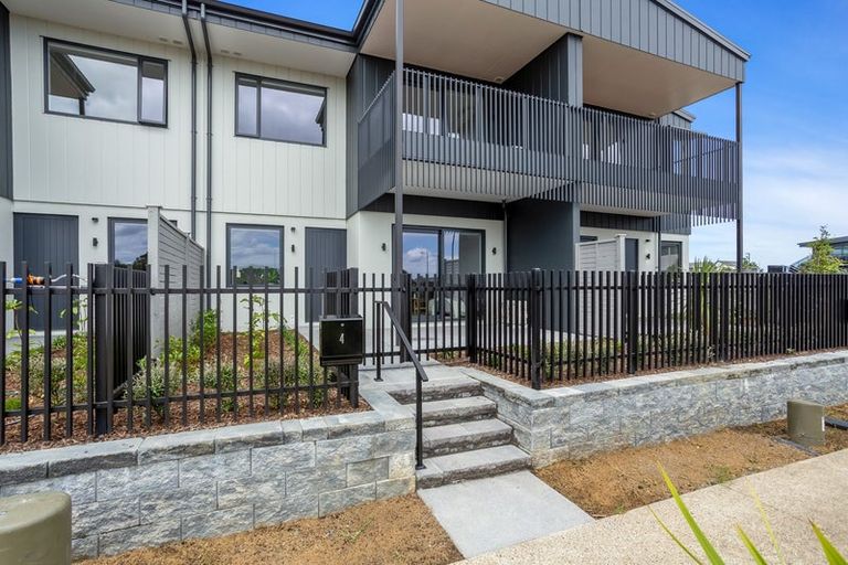 Photo of property in 12 Juniper Drive, Rosehill, Papakura, 2113