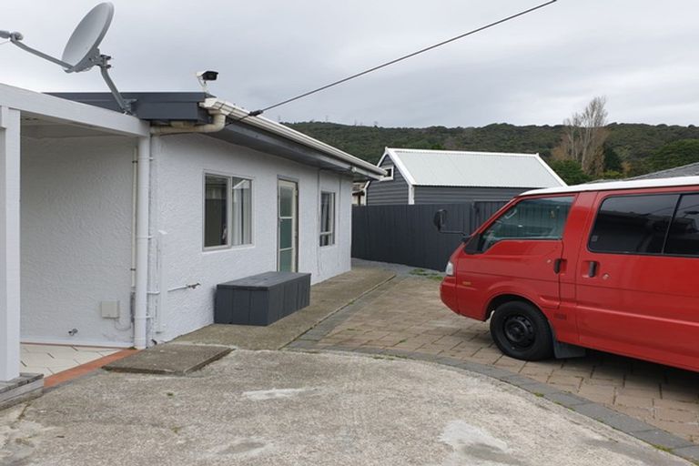 Photo of property in 52 Stokes Valley Road, Stokes Valley, Lower Hutt, 5019