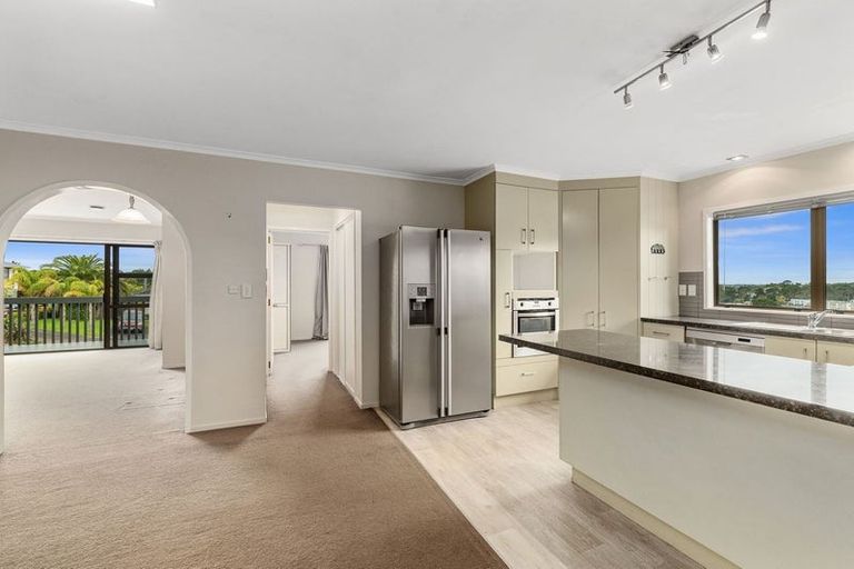 Photo of property in 16 Sumich Place, West Harbour, Auckland, 0618