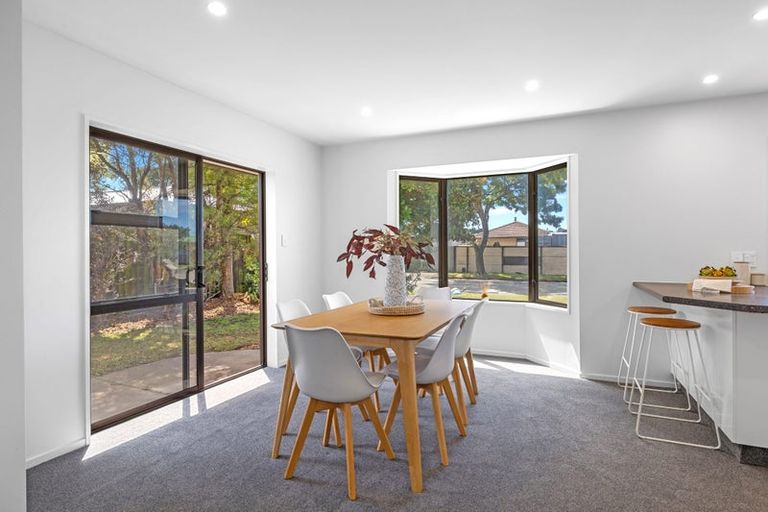 Photo of property in 33 Royal Park Drive, Parklands, Christchurch, 8083