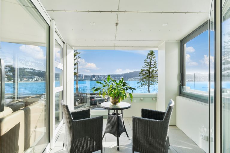 Photo of property in 318 Oriental Parade, Oriental Bay, Wellington, 6011