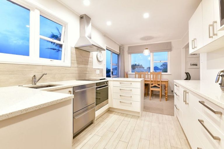 Photo of property in 39 Alice Avenue, Orewa, 0931