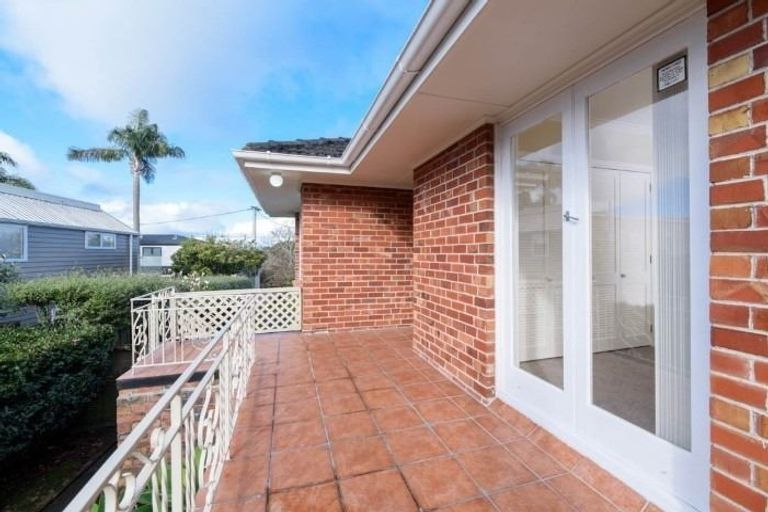 Photo of property in 123 Exmouth Road, Northcote, Auckland, 0627