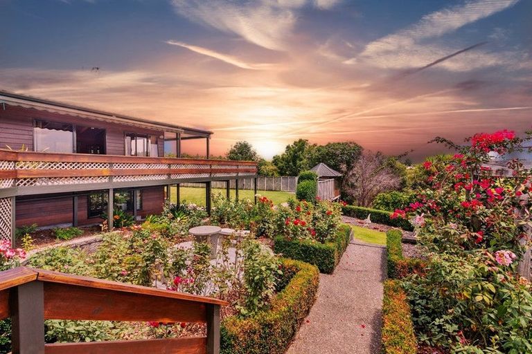 Photo of property in 76 Brick Bay Drive, Sandspit, Warkworth, 0982