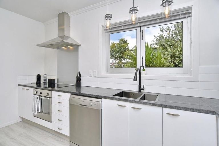 Photo of property in 15 Hargest Crescent, Sydenham, Christchurch, 8023