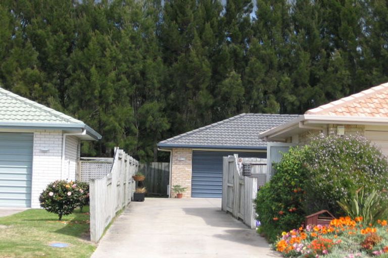 Photo of property in 20 The Gardens Drive, Papamoa Beach, Papamoa, 3118