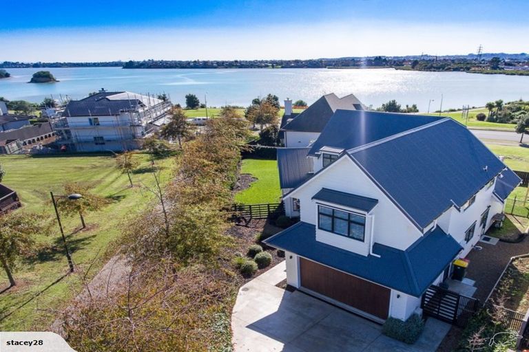 Photo of property in 11 Asola Place, Karaka, Papakura, 2113