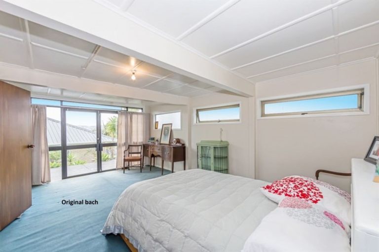 Photo of property in 32 Pohutukawa Avenue, Red Beach, 0932