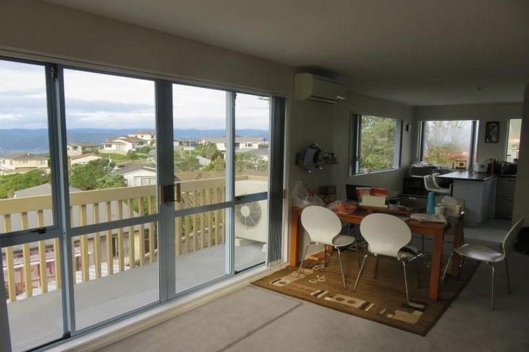 Photo of property in 23a Sunhaven Drive, Newlands, Wellington, 6037