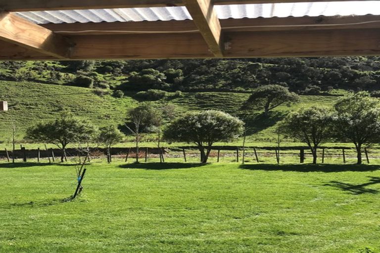 Photo of property in 960 Moonshine Road, Judgeford, Porirua, 5381