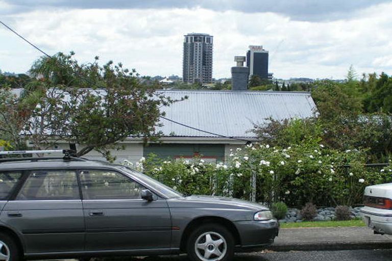 Photo of property in 1 Norman Road, Hauraki, Auckland, 0622