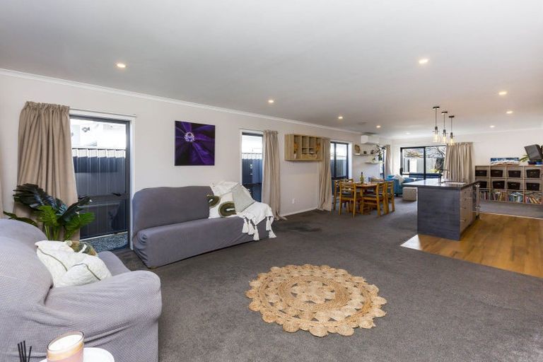 Photo of property in 24 Te Kaeaea Crescent, Wallaceville, Upper Hutt, 5018