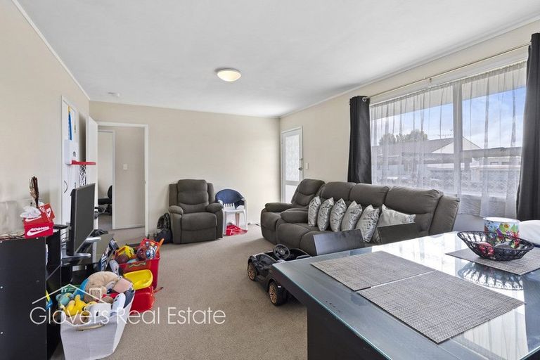 Photo of property in 5/89 Bruce Mclaren Road, Henderson, Auckland, 0612