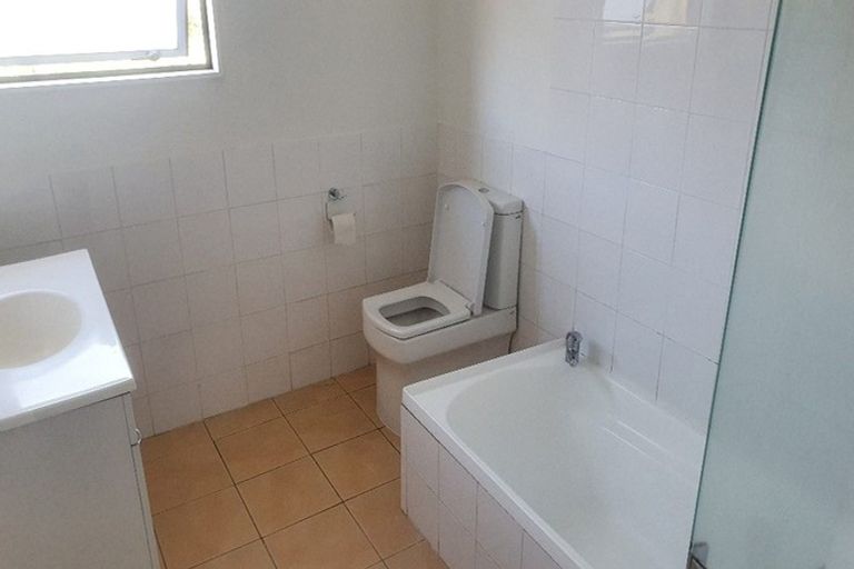 Photo of property in 1044 Great North Road, Point Chevalier, Auckland, 1022