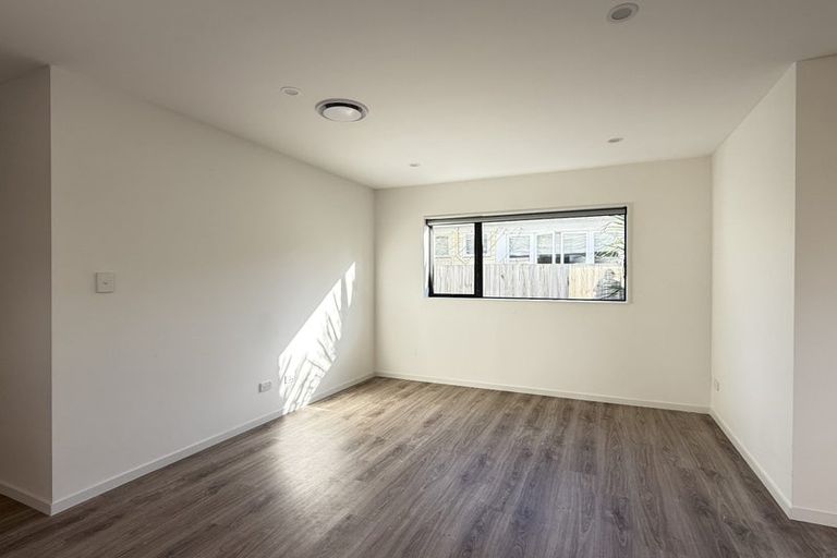 Photo of property in 30d Durham Street, Te Atatu Peninsula, Auckland, 0610