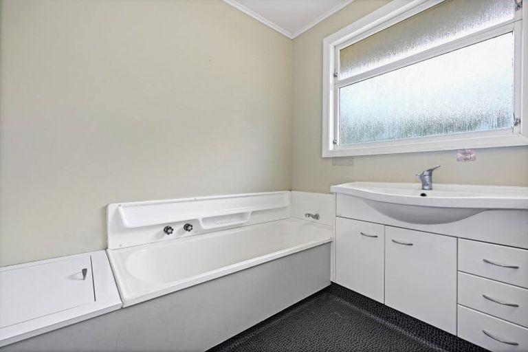 Photo of property in 56 Pulham Crescent, Queenwood, Hamilton, 3210