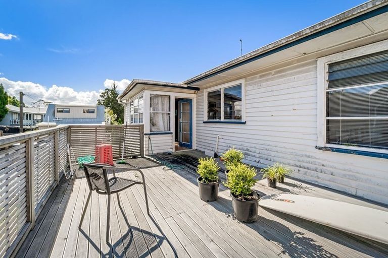 Photo of property in 9 Wilson Road, Glen Eden, Auckland, 0602