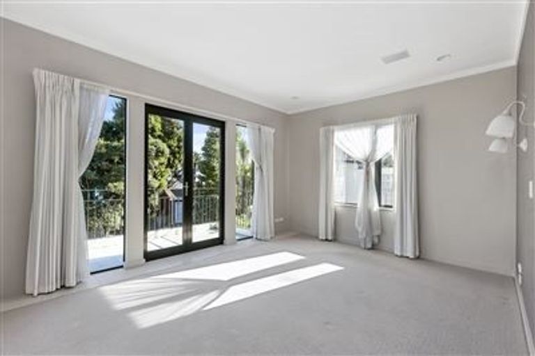 Photo of property in 16 Mayall Avenue, Beach Haven, Auckland, 0626