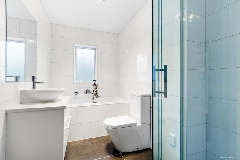 Photo of property in 140r Hepburn Road, Glendene, Auckland, 0602