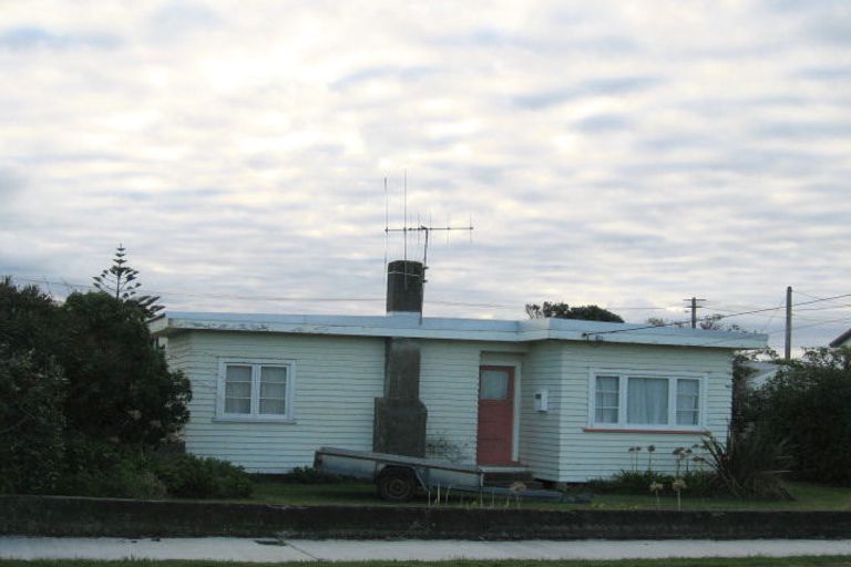 Photo of property in 23 Moana Street, Otaki Beach, Otaki, 5512