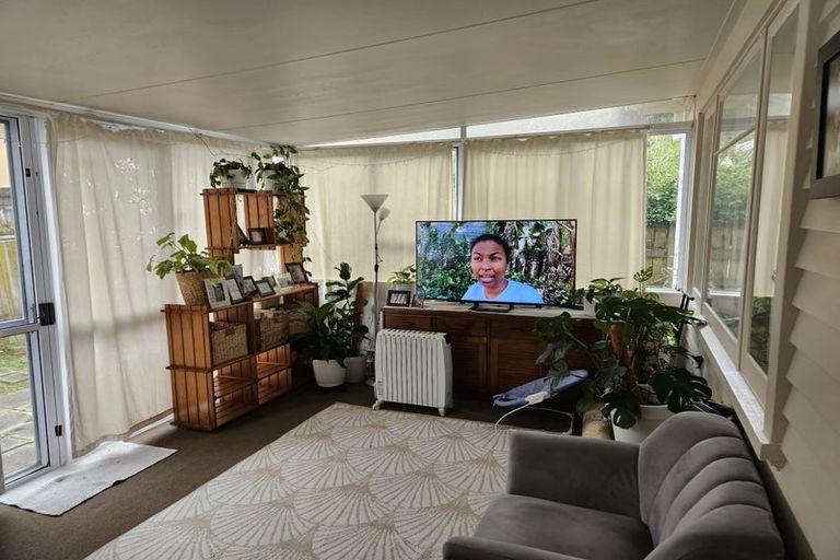 Photo of property in 26 Nikau Street, New Lynn, Auckland, 0600