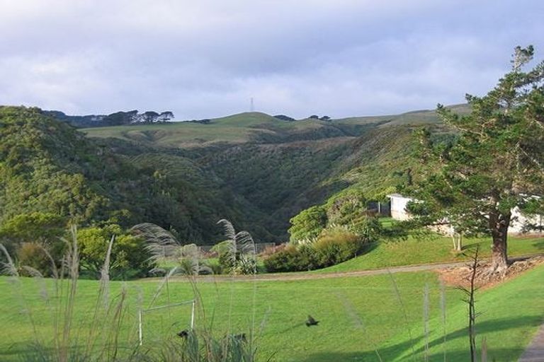 Photo of property in 8 Mark Avenue, Paparangi, Wellington, 6037