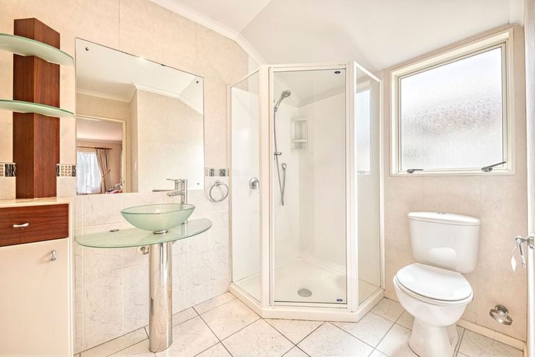 Photo of property in 14 Cyril French Drive, Flat Bush, Auckland, 2016