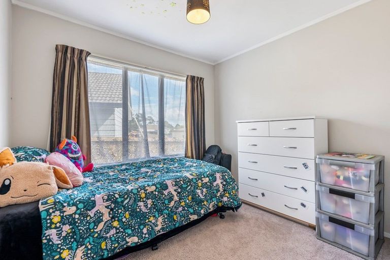 Photo of property in 2/13 De Quincey Terrace, Highland Park, Auckland, 2010